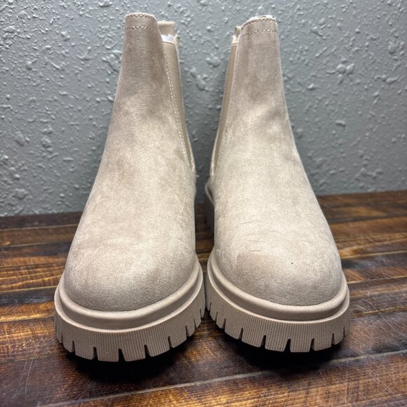 Old Navy Chelsea Boots Womens Size 7 Light Taupe Suede Chunky Ankle Pull On - Picture 2 of 5